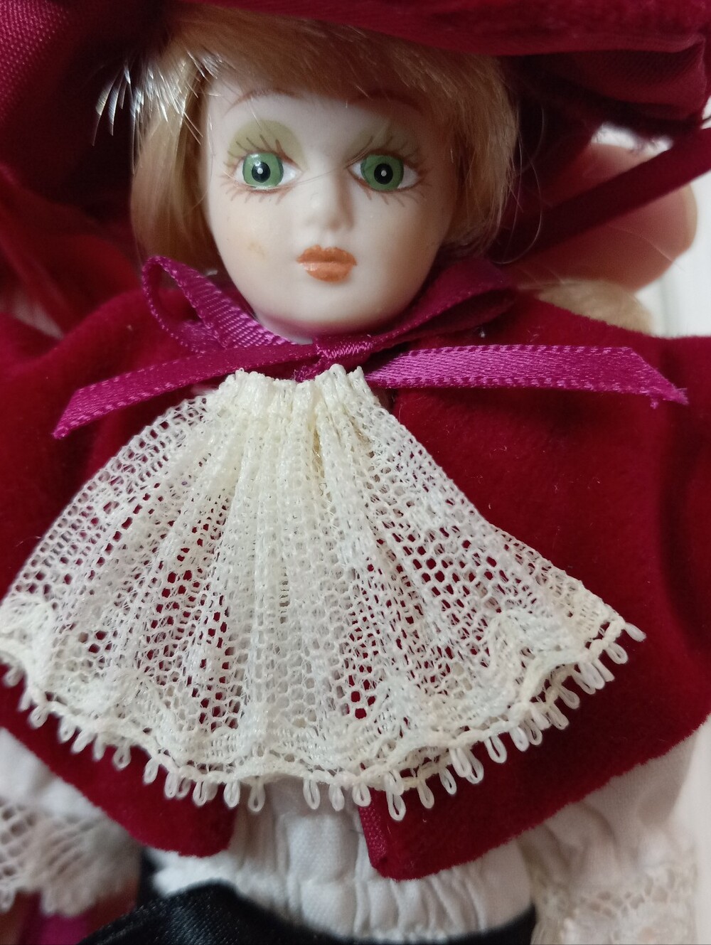 Vintage Danburry Mint Collection The Ladies of Fashion Porcelain Doll Christmas - Picture 2 of 5